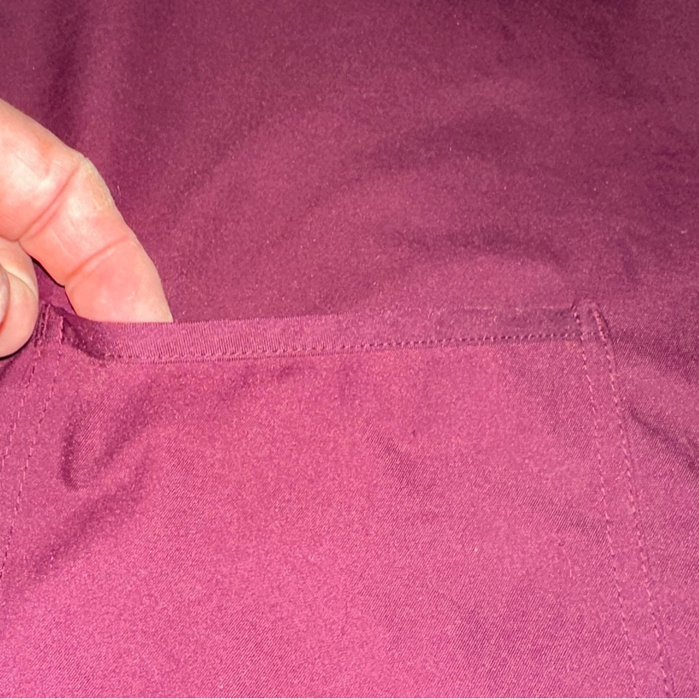 Med Couture Insight Women's 2-Pocket V-Neck Scrub Top in Wine - Picture 3 of 7